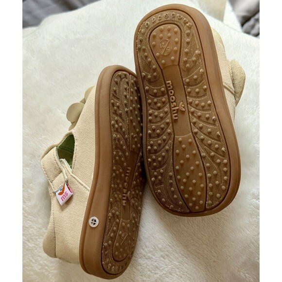 Mooshu Trainers Evie T-Strap Toddler Squeaky Shoes  Beige Toddler Size 5 - Picture 5 of 7